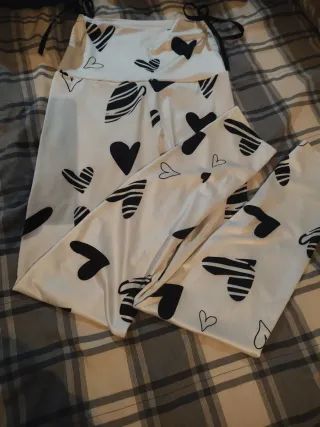 Mallas con estampado de corazones