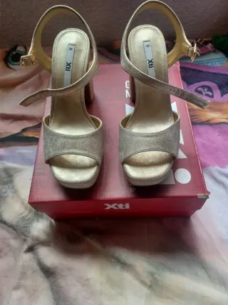 Sandalias doradas Xti talla 36