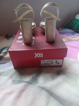 Sandalias doradas Xti talla 36