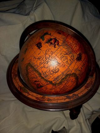 Globo terráqueo antiguo decorativo