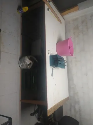 Tavolo in legno e formica