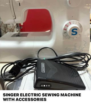Máquina de coser SINGER con accesorios
