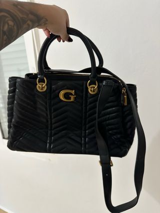 Bolso Guess Negro y Dorado