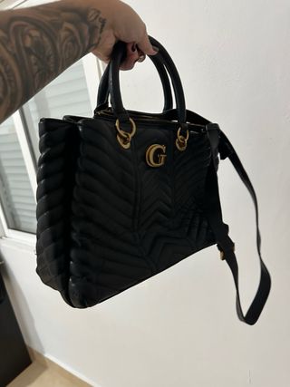 Bolso Guess Negro y Dorado