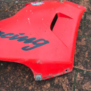 2 plasticos Derbi GPR 50 Rojo