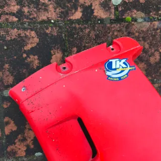 2 plasticos Derbi GPR 50 Rojo