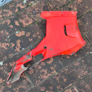 2 plasticos Derbi GPR 50 Rojo