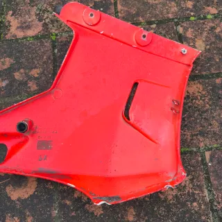 2 plasticos Derbi GPR 50 Rojo