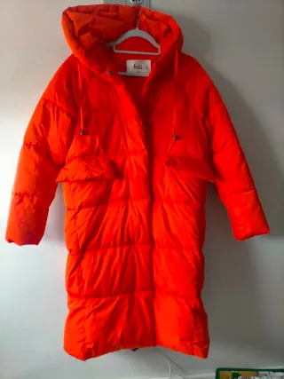 Chaqueta acolchada naranja larga