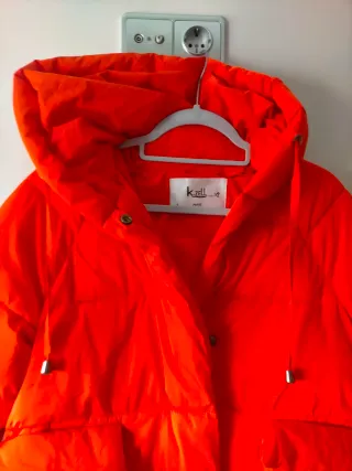 Chaqueta acolchada naranja larga