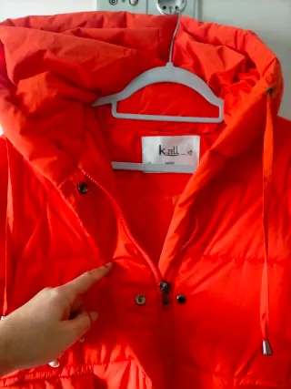 Chaqueta acolchada naranja larga