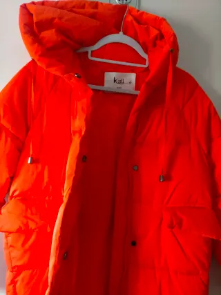 Chaqueta acolchada naranja larga