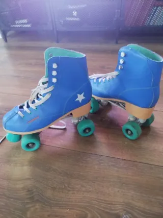 Patines de bota azules con estrella