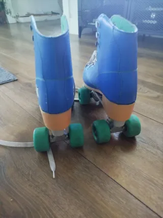 Patines de bota azules con estrella