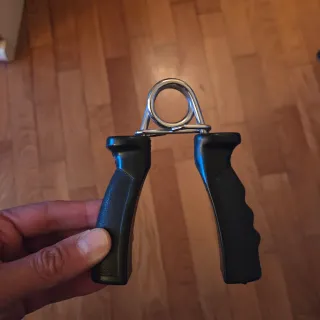 Attrezzo per rinforzo impugnatura