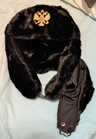 Sombrero sin estrenar invierno militar insignia