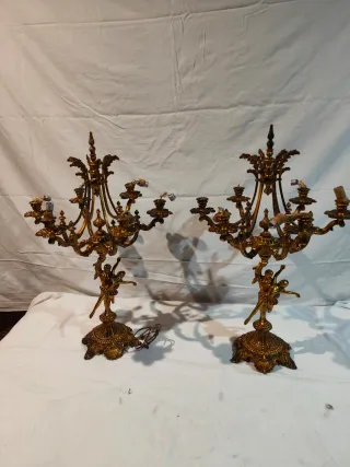 Lámpara estilo candelabro dorada