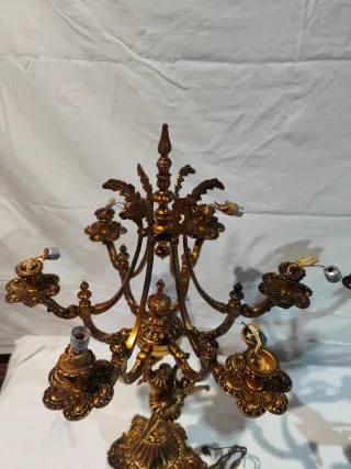 Lámpara estilo candelabro dorada