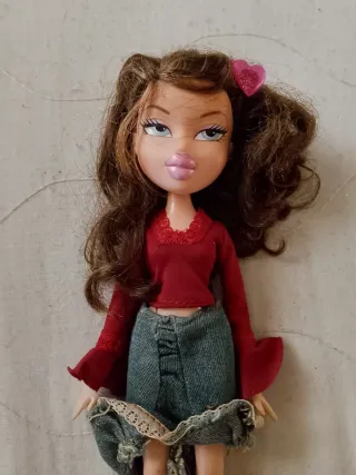 Bratz Doll Capelli Castani Vestito Rosso
