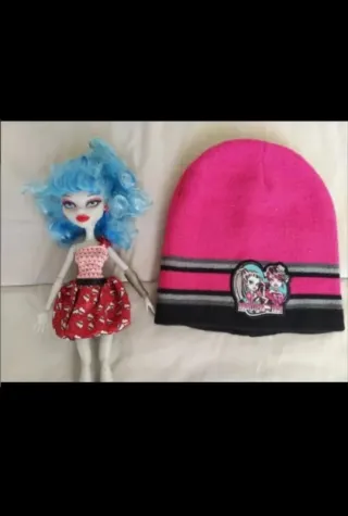 Monster High.  Muñeca + Gorro