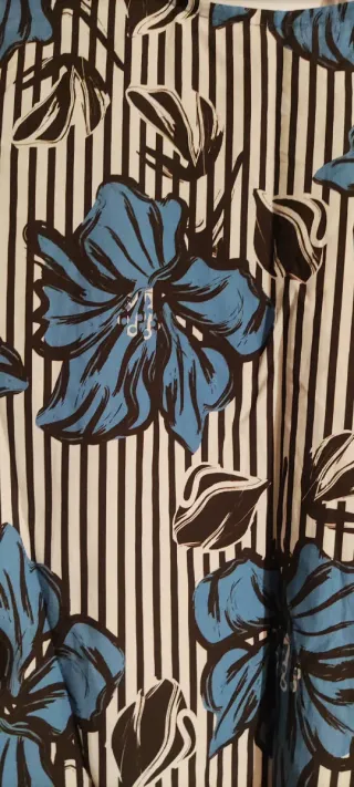 Vestido precioso con manga abullonada