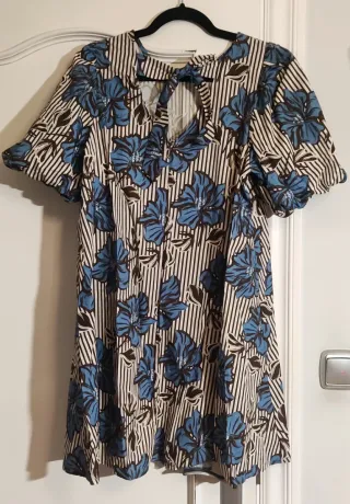 Vestido precioso con manga abullonada