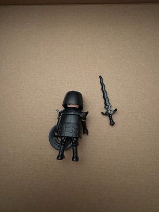 Playmobil Guerrero Negro con Escudo y Espada