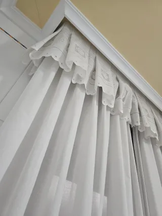 Cortinas blancas con bordado