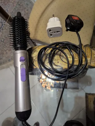 Secador de pelo con cepillo y adaptadores