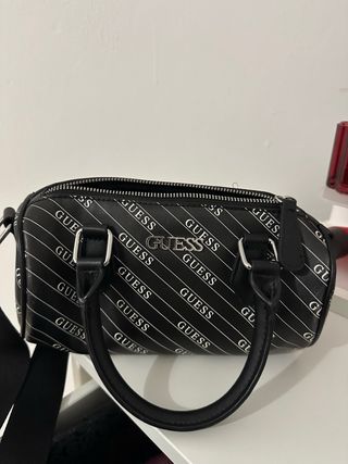 Bolso Guess Negro con Logo