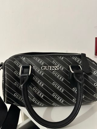 Bolso Guess Negro con Logo