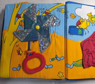 Libro actividades bebé Tiny Love