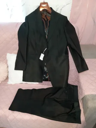 Traje negro elegante