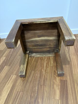 Mesa auxiliar de madera maciza