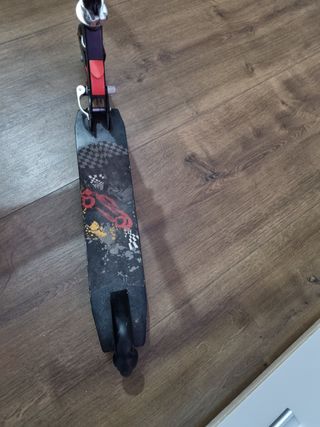 Patín infantil con diseño de carreras