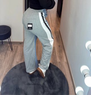 Pantalón vaquero con detalles