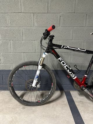 Bicicleta Focus Raven Pro Carbono