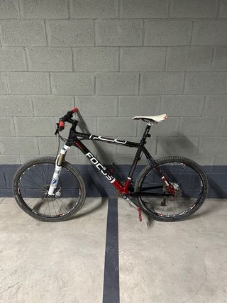 Bicicleta Focus Raven Pro Carbono