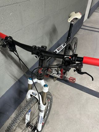 Bicicleta Focus Raven Pro Carbono