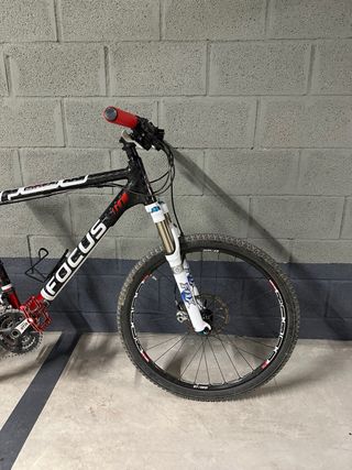 Bicicleta Focus Raven Pro Carbono