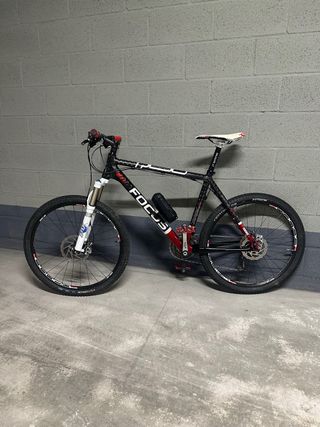 Bicicleta Focus Raven Pro Carbono