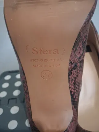 Zapatos de tacón serpiente rosa y marrón