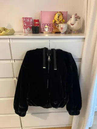 Cazadora Bershka pelo negro T XS