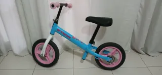 Bicicleta aprendizaje B-TWIN sin pedales celeste