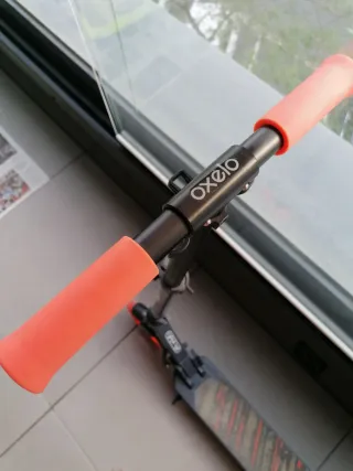 Patinete Oxelo naranja y negro