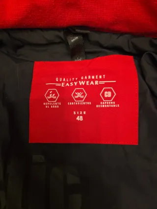 Chaqueta acolchada Easy Wear roja y negra T48.