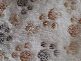 Manta doble suave para mascotas con huellas. Tedi