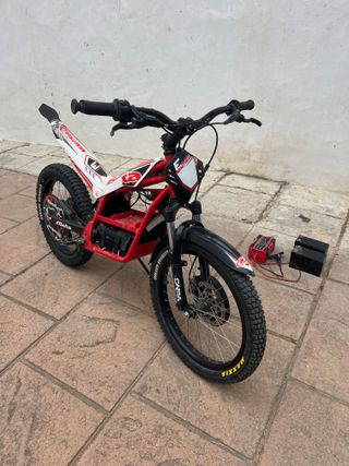 Beta Moto Eléctrica Infantil 16 pulgadas