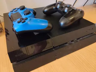 PS4 512GB + 5 Giochi e 2 Controller