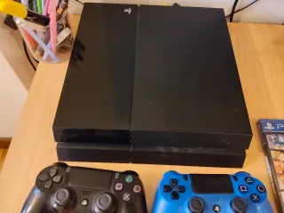 PS4 512GB + 5 Giochi e 2 Controller